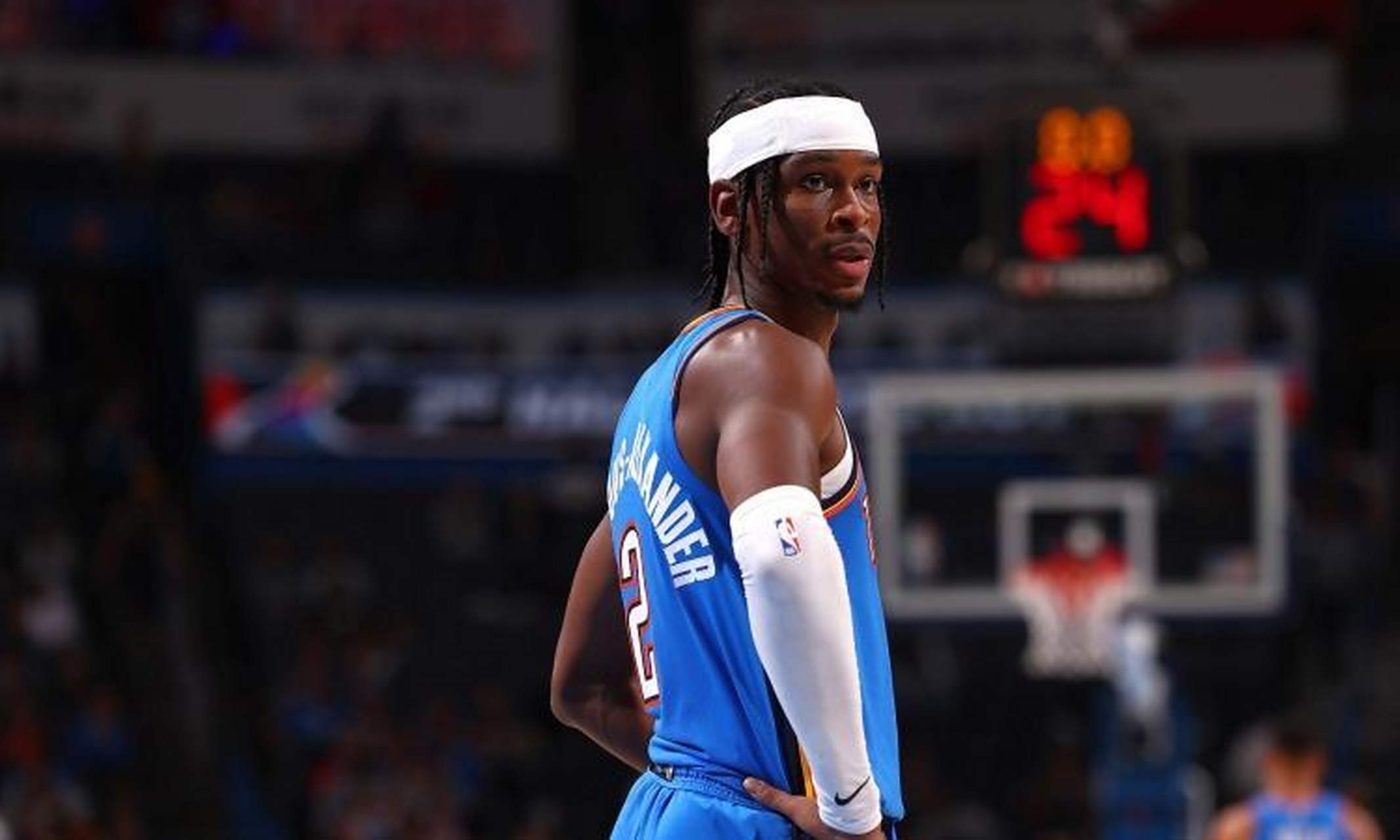 包含俄克拉荷马雷霆训练开放日，今晨外线爆发引欢呼，NBA常规赛在即，阵容厚度经受考验的词条